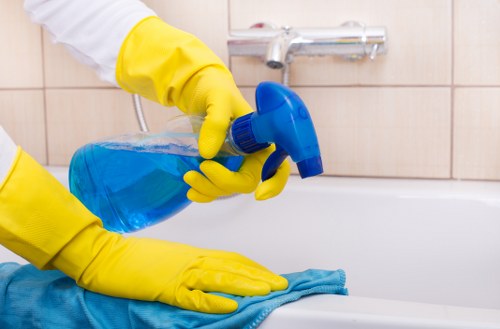 Vacuum and extraction process during mattress cleaning